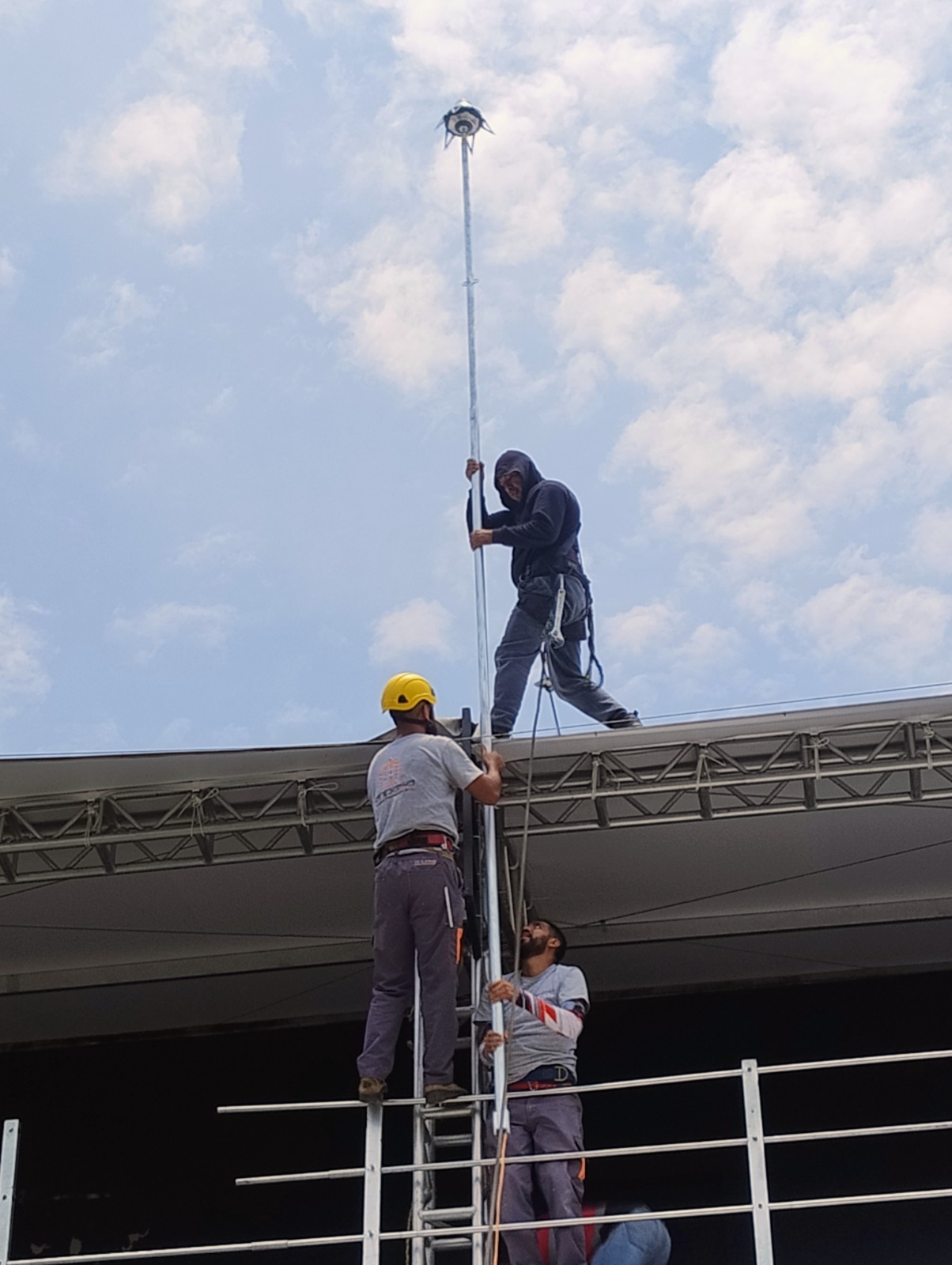 Sistema de protección contra descargas atmosféricas para eventos masivos en Ciudad de México. Sistema de protección contra descargas atmosféricas para eventos masivos en Ciudad de México.